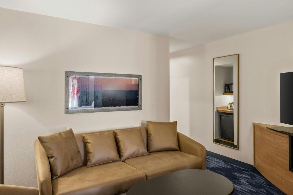 Queen Studio with Sofa Bed interior